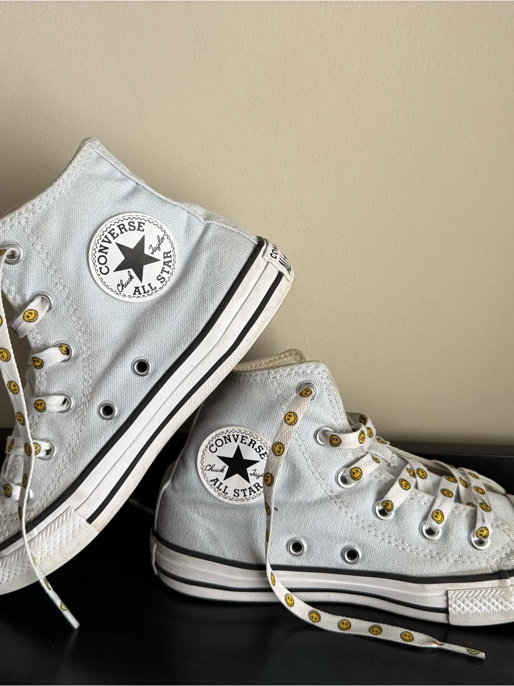 Converse Chuck Taylor High Top Pale Blue / Smiley Face Laces Youth Size 1 ⭐